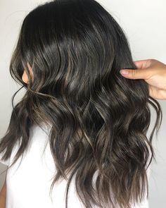 Baby Lights Black Hair, Baby Lights On Black Hair, Baby Lights On Dark Hair, Light Black Hair, Dark Hairstyles, Hair Chart, Baby Highlights, Baby Lights, Golden Highlights