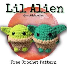 two crocheted yoda and baby yogurt dolls with the words lil alien on them