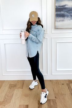 Trendy Spring Fashion, Casual Spring Outfit, Casual Chic Outfits, New Balance Outfit, Spring Trends Outfits, Leggings Outfits