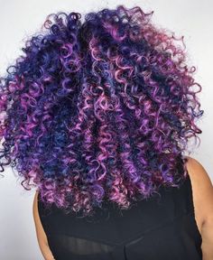 Cachos roxos e outras cores... Black Curly, Beautiful Hair Color, Super Hair, Hair Color Purple, Trendy Hair Color, Wedding Idea