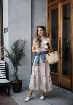 White Loafers Outfit, Dress With Loafers, Jeans Outfit Spring, White Loafers, Teacher Wardrobe, Loafers Outfit, Dallas Fashion, Spring Fashion Trends