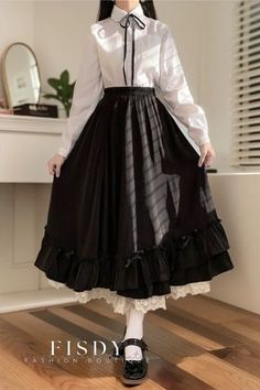 Fisdy - Falda negra clásica de doble capa y talle alto con exquisito encaje floral y cómoda camisa universitaria holgada College Shirt, Black Lace Skirt, College Shirts, Body Dress, Modest Fashion Outfits, Layered Skirt, Types Of Skirts, A Line Skirt, Skirt Fashion