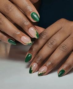 Nude And Green Nails, Green Almond Nails Designs, Dark Green And Gold Nails, Emerald Green Nail Ideas, Almond Nails Green, Christmas Green Nails, Dark Green Nail Designs, Trendy Green Nails, Nail Colors For Dark Skin