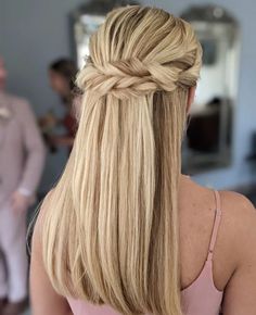 Long Straight Hair Bridesmaid Styles, Half Up Straight Hairstyles Weddings, Straight Hairstyles For Bridesmaids, Bridesmaid Hair For Straight Hair, Grad Hairstyles Straight Hair, Bridal Straight Hair, Half Up Half Down Prom Hair Straight, Bridesmaid Hairstyles For Straight Hair, Wedding Hairstyles Half Up Half Down For Straight Hair