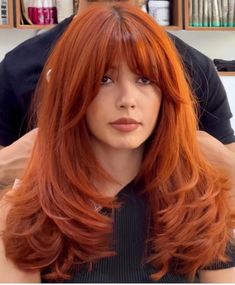 Light Red Hair Dark Eyebrows, Copper Hair And Bangs, Long Copper Shag Hair, Ginger Dye On Brown Hair, Copper Hairstyles With Bangs, Autumn Hair Colour Ideas, Fall Hair Colors Orange, Wispy Bangs Ginger Hair, Copper Hair Bright