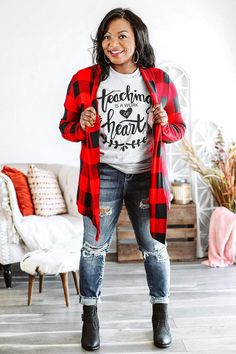 December Outfits, Curvy Clothes, Plus Size Cardigan, Senior Style, Plus Size Fashionista, Buffalo Plaid Pattern, Camo Dress, Curvy Shorts, Plus Size Clothes