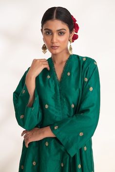 Emerald green straight kurta featuring zardozi hand embroidery in floral pattern. Paired with a co-ordinating pant. - Aza Fashions Festive Green Bandhgala With Resham Embroidery, Green Chanderi Bandhgala With Dabka Work, Green Chanderi Bandhgala With Dabka Details, Green Dabka Chanderi Bandhgala, Green Bandhgala With Dupatta Straight Kurta, Unstitched Green Bandhgala For Navratri, Festive Green Chanderi Bandhgala, Green Bandhgala With Dabka Work For Festive Occasions, Festive Green Bandhgala With Dabka Work