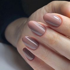 colores de uñas para las que se aburrieron del nude Nail Art Designs For Beginners, Nail 2023, Natural Nails Manicure, Acrylic Nails Nude, Easy Nail Art Designs, Spring Acrylic Nails, Cute Simple Nails, Nude Nail Designs, Almond Acrylic Nails