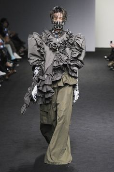 Graduation Design, Korean Fashion Outfits, Seoul Fashion Week, Seoul Fashion, 2018 Fashion, Futurism, Textiles Fashion, La Fashion, Mode Inspo