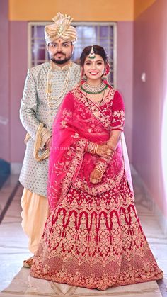 Sadhi Photo Pose, Trending Couple Photos, Love Marriage Photo, Coupal Pose Indian Wedding, Cupal Pose Wedding, Hindu Marriage Couple Photography, Couple Pose Wedding Photo Ideas, Indian Wedding Photography Poses Couples Photo Ideas, Marriage Couple Pose