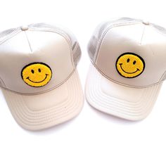 Smiley Face Vintage Trucker Hat Casual White Brimmed Snapback Hat, Summer Curved Brim Trucker Hat For Everyday, Casual Smiley Face Hat With Curved Brim, Spring Everyday Trucker Hat With Curved Brim, Casual Smiley Face Snapback Hat, Adjustable Trucker Hat For Everyday Summer Use, Adjustable Smiley Face Cap, Adjustable Smiley Face Baseball Cap For Summer, Summer Smiley Face Cap