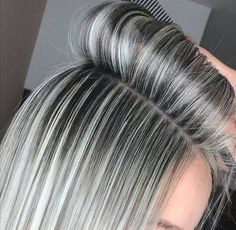 Platinum Hair Color, Ash Blonde Balayage, Blending Gray Hair, Hair Color Shades, Gray Hair Highlights, Long Gray Hair, Hair Balayage, Pinterest Hair, Bridesmaid Hair Short