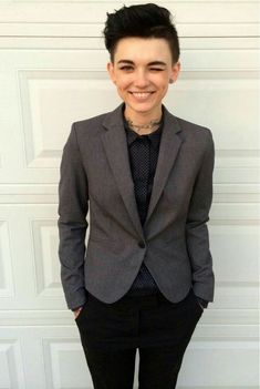 Lesbian Semi Formal Outfits, Non Binary Prom Outfits, Gender Board, Genderfluid Fashion, Butch Fashion, Androgynous Girls, Androgynous Women, Formal Ideas, Semi Formal Outfit