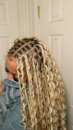 Blond Goddess Braids Black Women, Blonde Hairstyles For Black Women Braids, Blonde Scalp Braids, Blonde Goddess Braids Black Women, Boho Blonde Knotless Braids, Blond Boho Knotless Braids, Blonde Knotless Boho, Blond Twists, Braids Hairstyles Blonde