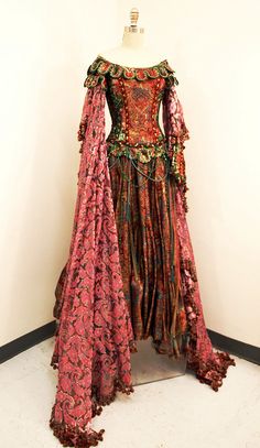 Gaun Abad Pertengahan, Fashion Fantasy, Fantasy Dresses, K Fashion, Medieval Dress, Medieval Clothing, Retro Mode, Medieval Fashion, Old Fashion