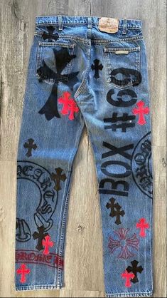 Customized Clothes Aesthetic, Painted Pants Y2k, Painted Jeans Diy Ideas Y2k, Words On Pants, Painted Pants Design, Pants Design Paint, Y2k Custom Jeans, Paint Pants Ideas, Diy Pants Paint