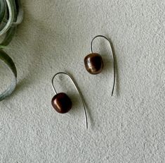 These delicate threader earrings are made of 14k gold filled wire and beautiful chocolate colored freshwater pearls. The variation in the pearl enhances the sleek and modern feel of these earrings. Length of the earring is approximately 1.25 inches Also available in 14k Gold Fill and white pearl: https://www.etsy.com/listing/663494445/pearl-threader-earrings-i-pearl-earrings Brown Pearl Drop Jewelry Gift, Brown Pearl Drop Jewelry For Gift, Brown Pearl Drop Earrings As Gift, Brown Pearl Drop Earrings For Gift, Pearl Threader Earrings, Chocolate Pearls, Silver Threader Earrings, Beautiful Chocolate, Freshwater Pearl Earrings