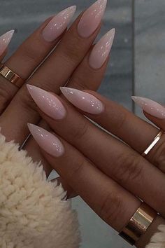 Stiletto nails - Nude Pink Nail Pink Stiletto Nails, Image Nails, Long Almond, Smink Inspiration, Stiletto Nails Designs, Classic Nails, Pink Acrylic Nails