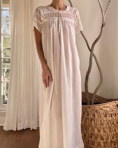 Nightgown Aesthetic, Edwardian Nightgown, Embroidery Anglaise, Victorian Nightgown, Bright Boho, Country Crafts, Dream Style, West Hollywood, Boho Style