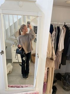 #styleguide #fallfashion #stockholmstyle #quietluxury #europeanstyle #basics #fashion #luxury #style #teen #fall #winter #winterfashion #cozy #layering #model #instagram #fashion #womensfashion #aesthetic #luxury #posh #preppy #chic #european #minimalist Stockholm Winter, Scandinavian Outfit, Scandi Fashion, Best Winter Outfits, Aesthetic Luxury, Preppy Chic