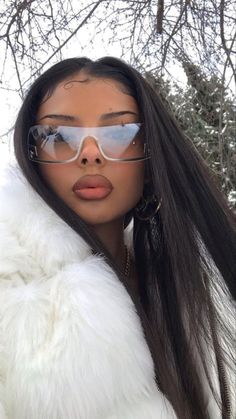 Looks Hip Hop, Baddie Style, Swag Girl Style, نظارات شمسية, Cute Makeup Looks, Stylish Glasses, Girl Swag, Baddie Hairstyles, Mirrored Sunglasses Women