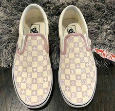 Vans Shoes Fashion, Checkered Board, Custom Vans Shoes, Cute Vans, Pink Checkered, Fresh Shoes, Hype Shoes, Custom Vans, Painted Shoes