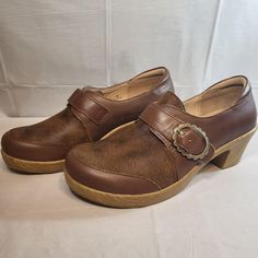 Alegria Holli Leather Clog Size 38 Eu Hazelnut New Never Worn Excellent Condition Leather Clog, Alegria Shoes, Leather Clogs, Mule Clogs, Hazelnut, Mules Shoes, Clogs, Women Shoes, Leather