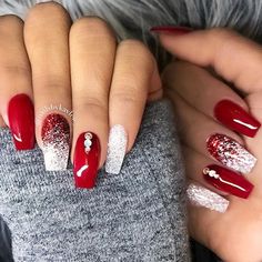 Ongles de mariage Red And White Nails, Red Gel Nails, Red Christmas Nails, Christmas Nails Easy, Cute Christmas Nails, Christmas Gel Nails, Christmas Nail Art Designs, Red Nail Designs