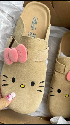 @itssaintlaurennn Cute Shoes Aesthetic, Kitty Cupcakes, Hello Kitty Cupcakes, Crocs Fashion, Kitty Nails, Shoes Aesthetic