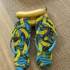 Original Havainas Made In Brazil. Size 6. Brand New With Tag. Cute Banana Print Over A Cool Shade Of Blue. Fun Yellow Flip Flops For The Beach, Fun Yellow Flip Flops For Beach, Cute Banana, Banana Print, Shade Of Blue, Made In Brazil, Bananas, Shades Of Blue, Blue Yellow