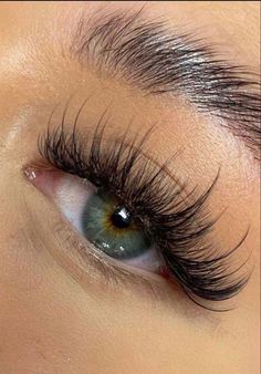 Whispy Light Volume Lashes, Wispy Hybrid Lash Extensions With Spikes, Fluffy Russian Lashes, Brown Eyelashes Extensions, Medium Lash Extensions, Eyelashes For Almond Eyes, Full Wispy Eyelash Extensions, Babydoll Lash Extensions, Lash Extensions Aesthetic