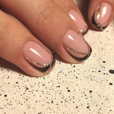 Pretty Nail Art Designs For Short Nails, Natural Nail Shellac Designs, Unusual French Tip Nails, Natural Nail Designs On Real Nail, Alternative French Tip Nails, French Tip Designs Nails, French Tip Nails Design, Unusual Nail Designs, Nail Halloween