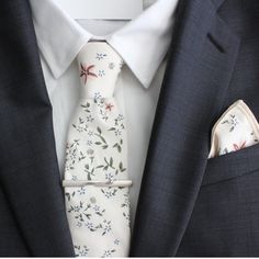 Remy Cream Floral Mens Skinny Tie Floral Skinny Tie - Etsy Floral Tie Wedding, La Fam, Floral Ties, Mens Wedding Attire, Tie Matching, Kids Bow Ties, Sage Green Wedding, Tie Men, Navy Blue Suit