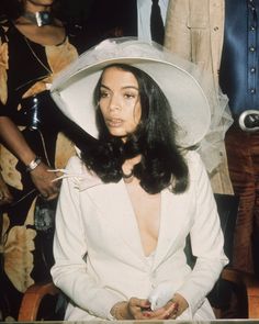 Brooklyn White-Grier (@brooklynrwhite) on X Bianca Jagger Wedding, Supermodel Iman, Expensive Wedding Dress, Burgundy Leather Jacket, Celebrity Bride, Bianca Jagger, Retro Makeup, Braut Make-up, Dollar Bills