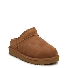 UGG Women's Classic Slipper Ugg Classic Slipper, Uggs Sandals, Brown Uggs, Brown Slippers, Ugg Sandals, Classic Slippers, Ugg Classic Short, Ugg Slippers, Shoe Company