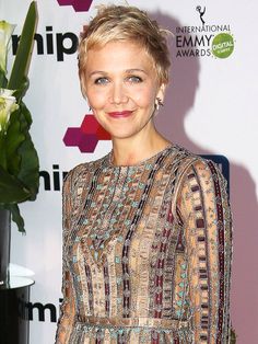 Maggie Gyllenhaal Hair, Feel Better About Myself, Short Blonde Pixie, Pixie Bob Hairstyles, Chemo Hair, Blonde Moments, Maggie Gyllenhaal, Hair Pixie, Cool Braid Hairstyles