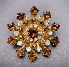 Amber Tone Rhinestone Brooch Pin Burst Gold Color Brown Clear Classic Vintage | eBay Brown Jewelry, Gold Pin, Button Jewelry, Vintage Brooch, Rhinestone Brooches, Classic Vintage, Vintage Brown, Vintage Brooches, Jewelry Crafts