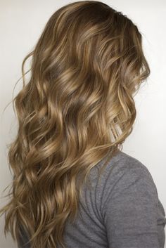 This looks exactly like my hair.I always get so bored with my hair because I haven't changed anything about it since I was a teenager, but I often take it for granted... I should definitely appreciate it more. Butter Blonde, Iron Curls, Dreamy Hair, Medium Hairstyle, Beach Curls, Waves Hair, Long Haircuts, Flat Iron Curls, Long Hairstyle