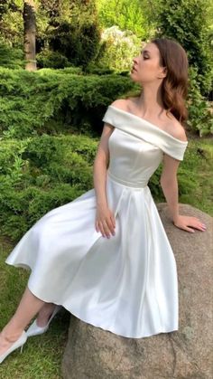 Satin Midi Wedding Dress, Confirmation Dresses For Teens, Mənalı Sözlər, Couple Prom, Confirmation Dresses, Prom Dresses Pink, Bentuk Alis, Fancy Short Dresses, Cute Dresses For Party