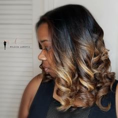 Fall Hair Color Ideas For Black Women, 40s Hair, Braids Women, Hair Stules, Hair Color For Brown Skin, Honey Highlights, Natural Hair Blowout, Girl Hair Colors, Honey Brown Hair