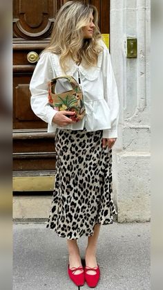 STREET STYLE 2024 SUMMER Deauville France, Work Outfit Inspiration, Leopard Outfits, Trendy Fits, Red Homecoming Dresses, Outfit Plan, City Outfits, Paris Outfits, Fashion Week Street Style