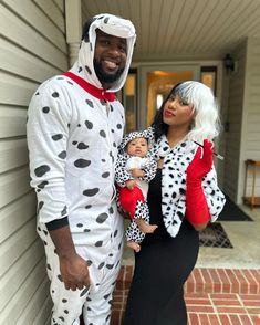 21 Innovative Family Halloween Costume Ideas for Three - Fun Party Vibes Interracial Family Halloween Costumes, Black Family Halloween Costumes, Halloween Costume Ideas For Three, Cardboard Costume, Ghost Halloween Costume, Addams Family Costumes, 1st Halloween