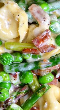 pasta with peas, ham and sauce on it