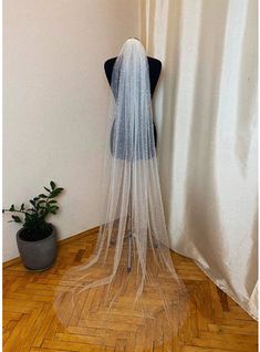 the back of a wedding veil on a mannequin