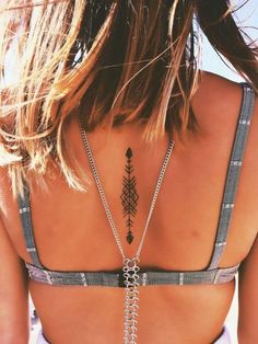 Inspiração: e se você tatuar uma flecha? – Depois Dos Quinze Simple Tattoos For Women, Arrow Tattoo Design, Tato Henna, Cat Tattoos, Cute Tiny Tattoos, Tiny Tattoo, Arrow Tattoo, Arrow Tattoos, An Arrow