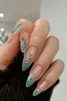 ليلو وستيتش, Emerald Nails, Green Nail Designs, Goth Nails, Green Nail, Vibrant Nails, Casual Nails, Prom Nails