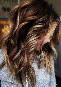 Dark Hair For Women In Their 40s, Rich Winter Hair Color, 2023 Fall Hair Color For Brunettes, Fall Beach Hair Color, Brunette With Highlights And Lowlights Shoulder Length, Highlights Color Ideas For Black Hair, Haircolor Ideas For 2023 Fall, Chestnut Lowlights Brunettes, All Over Color And Highlights