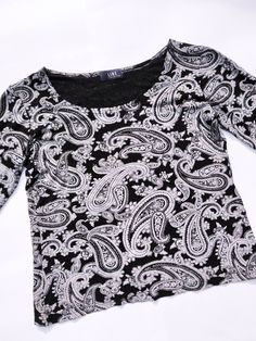 "Cute paisley print jersey top Gray and black colors Has glitter details all over! kinda subtle, not well visible in photos, more apparent irl Great vintage condition, no visible flaws. Ready to wear. Era : 90s/y2k Label : Line Collection Country of origin : Fabric : viscose jersey Size : no size tag, approx 36/36 eu Fit :stretch Condition : very good vintage Here photographed on a size EU 38 / S-M model Measurements ( taken laid flat so double for circumference where applicable) : Bust (armpit Black Glitter Top, 50s Pencil Dress, Silky Shirt, Glitter Top, Vintage Goth, Embroidered Collars, Stretch Top, Jacquard Dress, Mall Goth