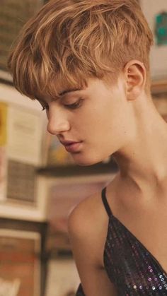 Short Hairstyle Women Undercut, Androgynous Haircut, Androgynous Hair, Tomboy Hairstyles, Really Short Hair, Hair Inspiration Short, Short Hair Undercut, Shot Hair Styles