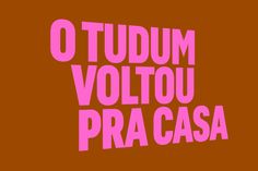 the words o tudum voltou pra casa are in pink